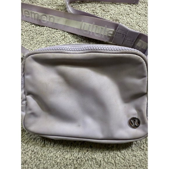 Lululemon Everywhere Belt Bag Purple Athleisure Crossbody Workout Gorpcore - Picture 2 of 4